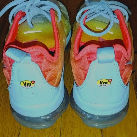 Nike Women's Air VaporMax 8 - Picture 5 of 7